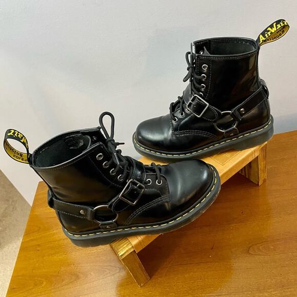 Dr. Martens 1460 Harness 8 Eye Black Leather Boots Men’s 7 Women’s Sz 8 25163001 - Picture 16 of 16